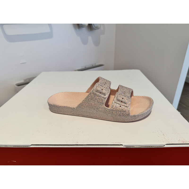 Freedom Moses Muiltje Roze